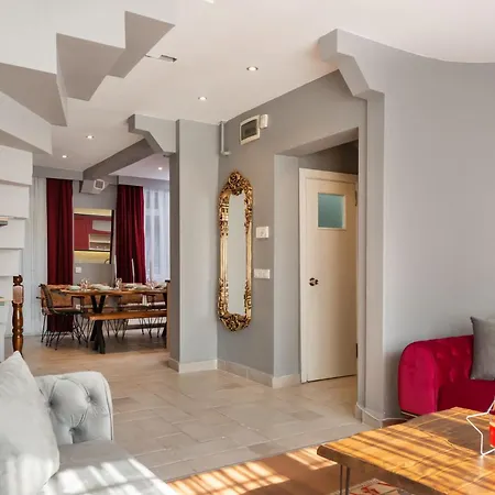Bright Aparthotel *