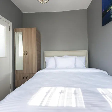 Bright Aparthotel