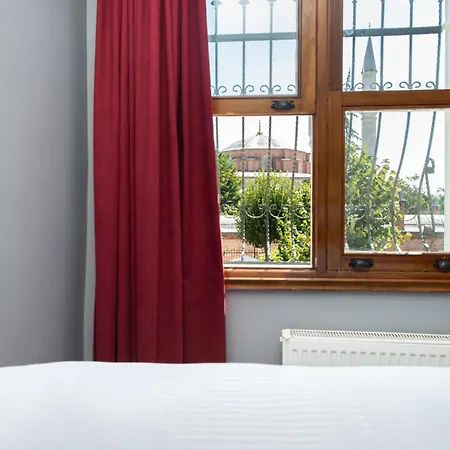 Bright Aparthotel *